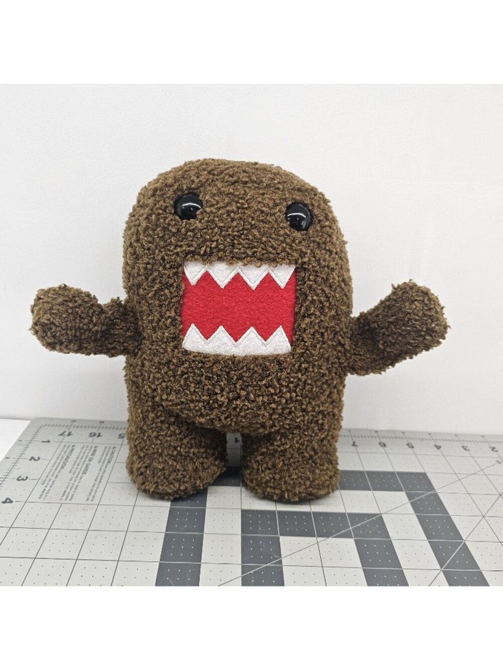 Vintage 2007 Domo Kun 9" Plush Toy Play Along JAKKS Pacific Posable Arms NHK